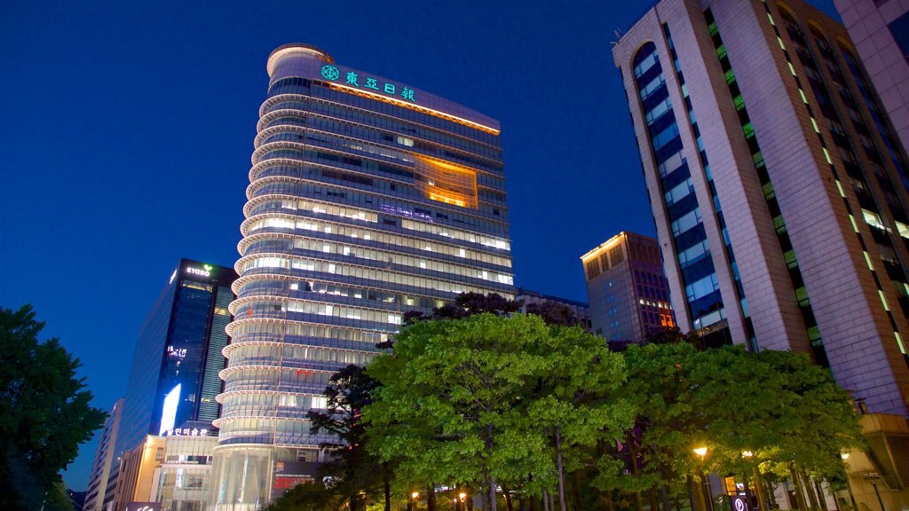 Seúl que incluye un edificio alto, una ciudad y escenas de noche