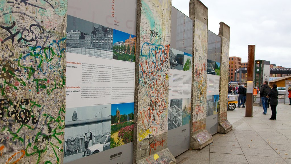 Potsdamer Platz showing a city and street scenes