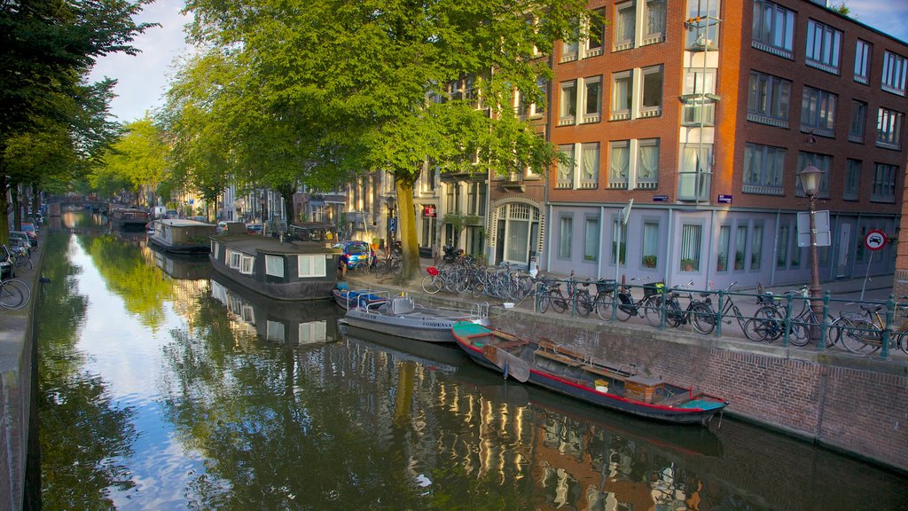 Ámsterdam ofreciendo una ciudad, imágenes de calles y botes