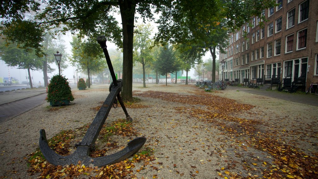 Amsterdam featuring heritage architecture and street scenes