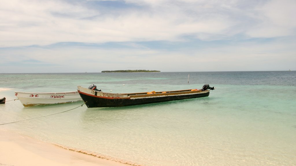 Panamá mostrando uma praia de areia, paisagem e canoagem