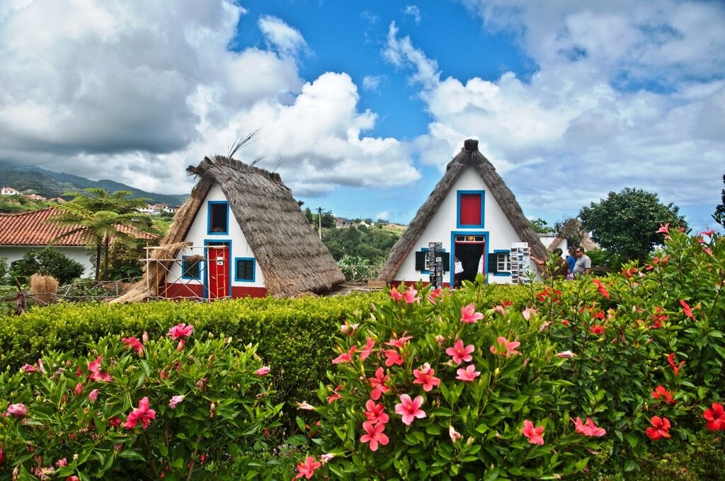 https://a.travel-assets.com/findyours-php/viewfinder/images/res40/25000/25757-share-image.jpg