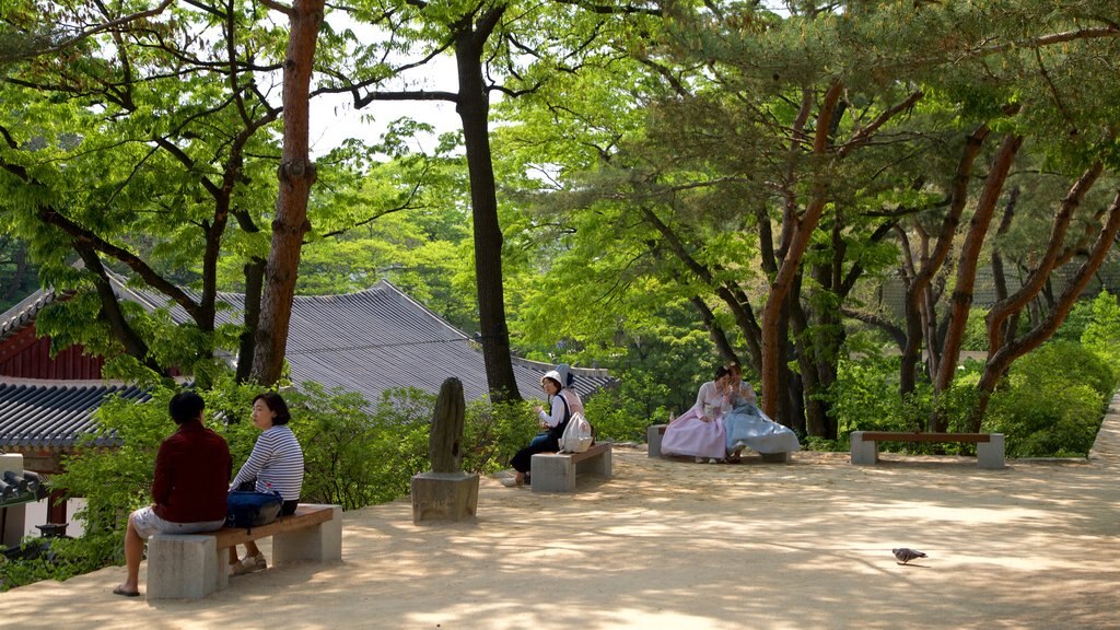 Changgyeong Palace showing a garden as well as a small group of people