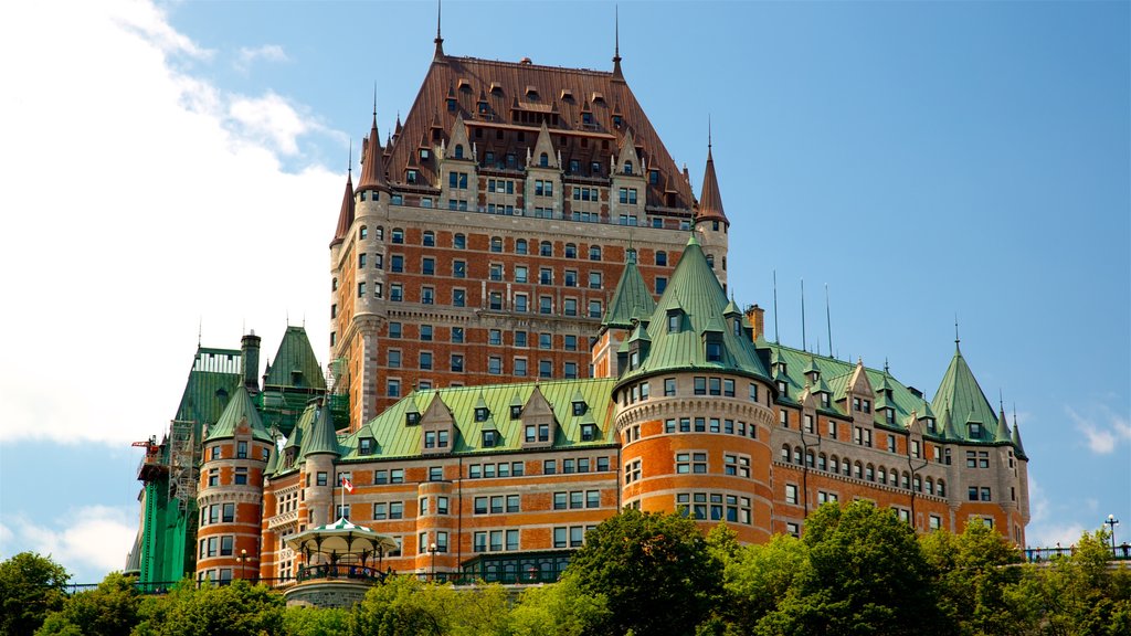 Le Château Frontenac which includes heritage architecture