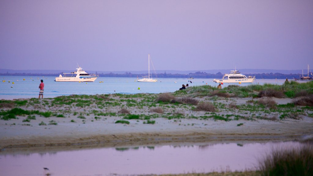 Västra Australien som visar en hamn eller havsbukt, en strand och en solnedgång