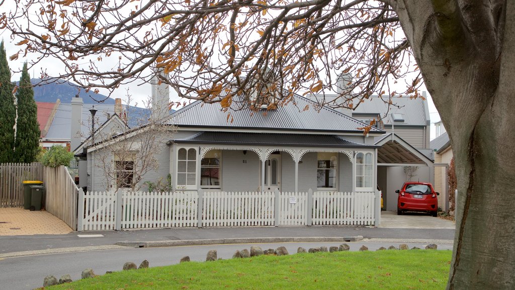 Battery Point showing a house