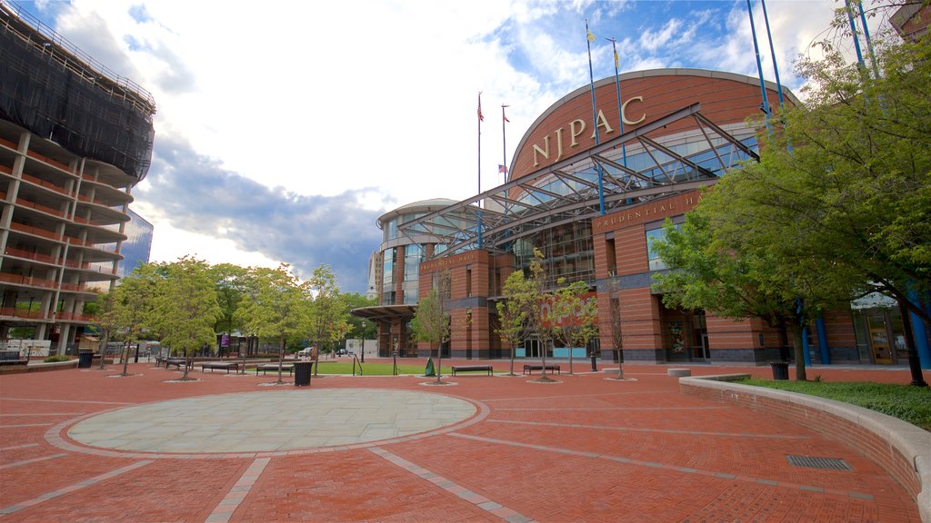 New Jersey Performing Arts Center mostrando una plaza