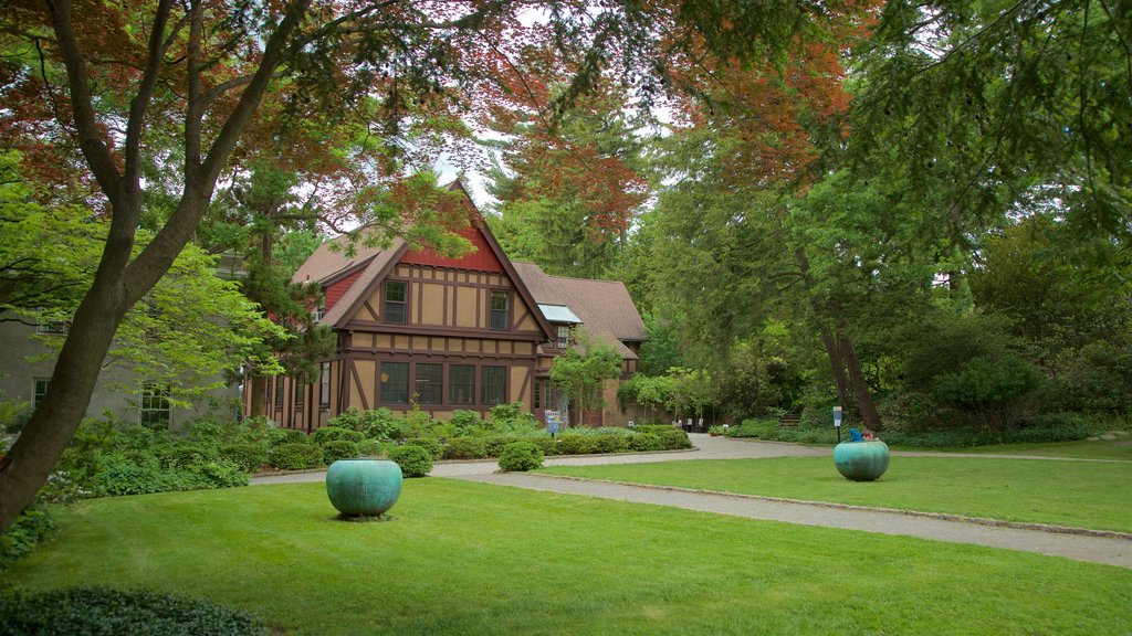 Van Vleck House & Gardens showing a park and a house