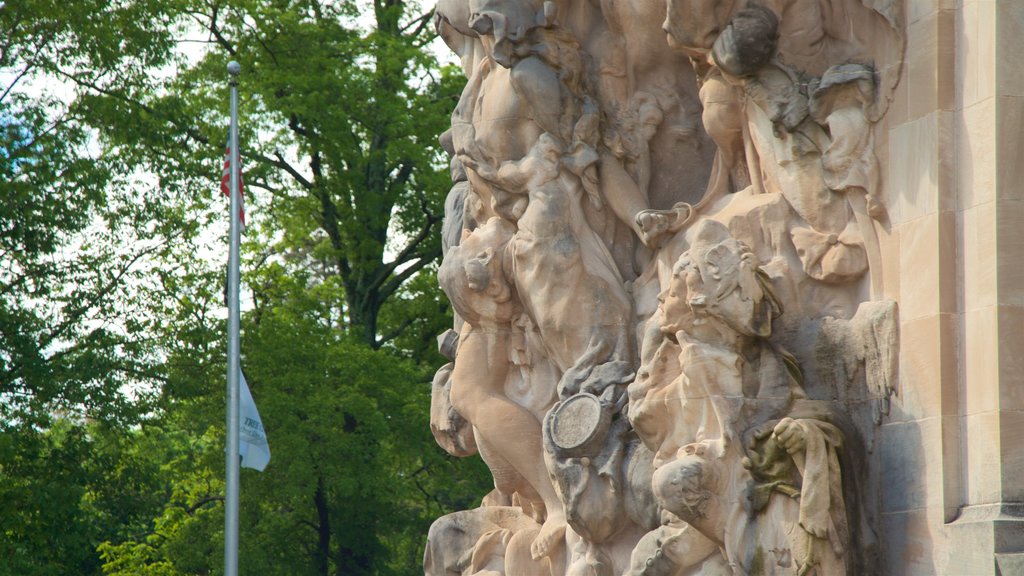 Princeton Battle Monument mostrando elementos de patrimônio e um parque