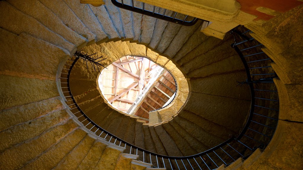 Palais et jardin de Borromeo mettant en vedette scènes intérieures