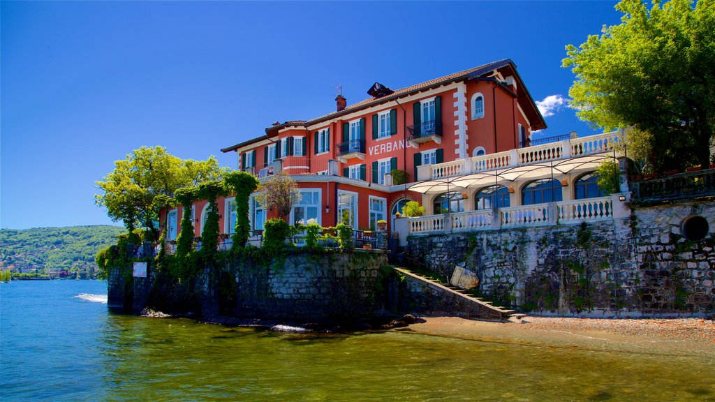 Isola dei Pescatori showing a small town or village and a lake or waterhole