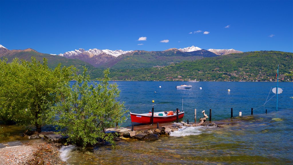 Isola dei Pescatori toont een meer of poel en vredige uitzichten