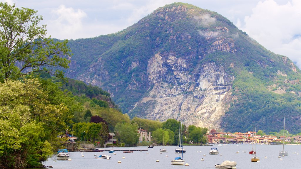 Villa Fedora featuring a bay or harbor, a small town or village and mountains