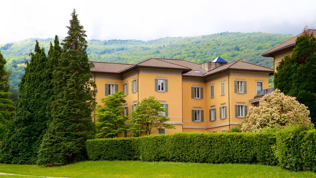 Villa Fedora featuring a garden and a house