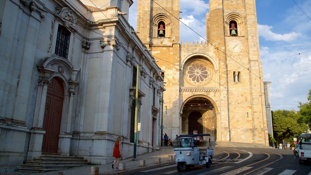 Lisbon-katedralen presenterar historisk arkitektur