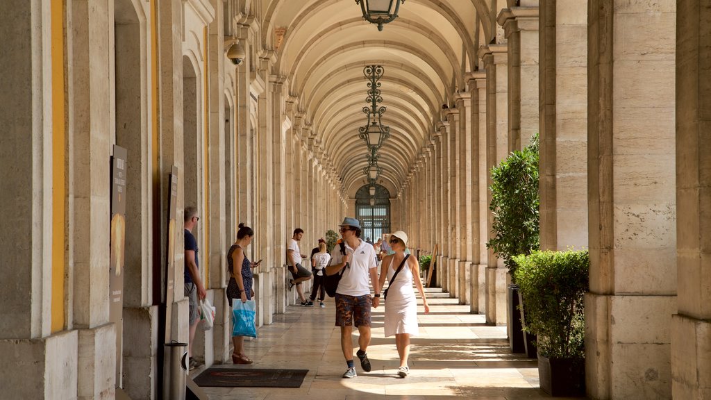 Praça do Comércio montrant vues intérieures, scènes de rue et patrimoine historique