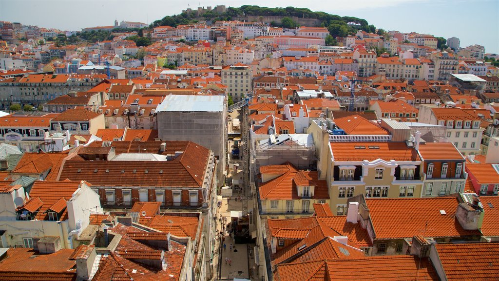 Elevador de Santa Justa presenterar landskap och en stad