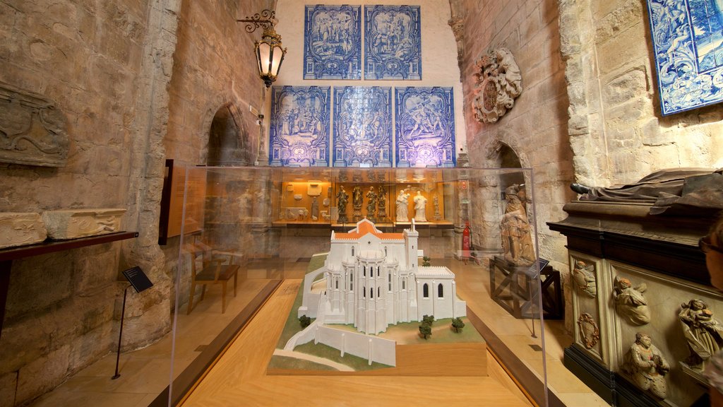 Convento do Carmo & Museu Arqueológico toont interieur en historisch erfgoed