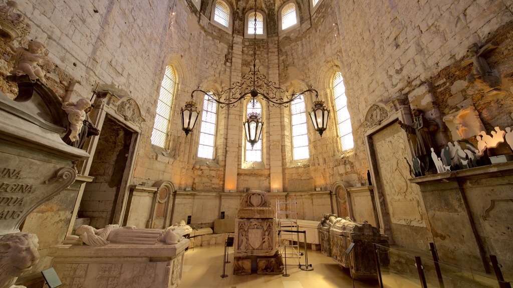 Convento do Carmo & Museu Arqueológico showing heritage elements and interior views