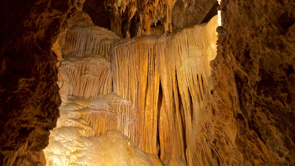 Bridal Cave mostrando cuevas