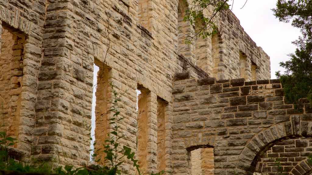 Ha Ha Tonka State Park que inclui elementos de patrimônio