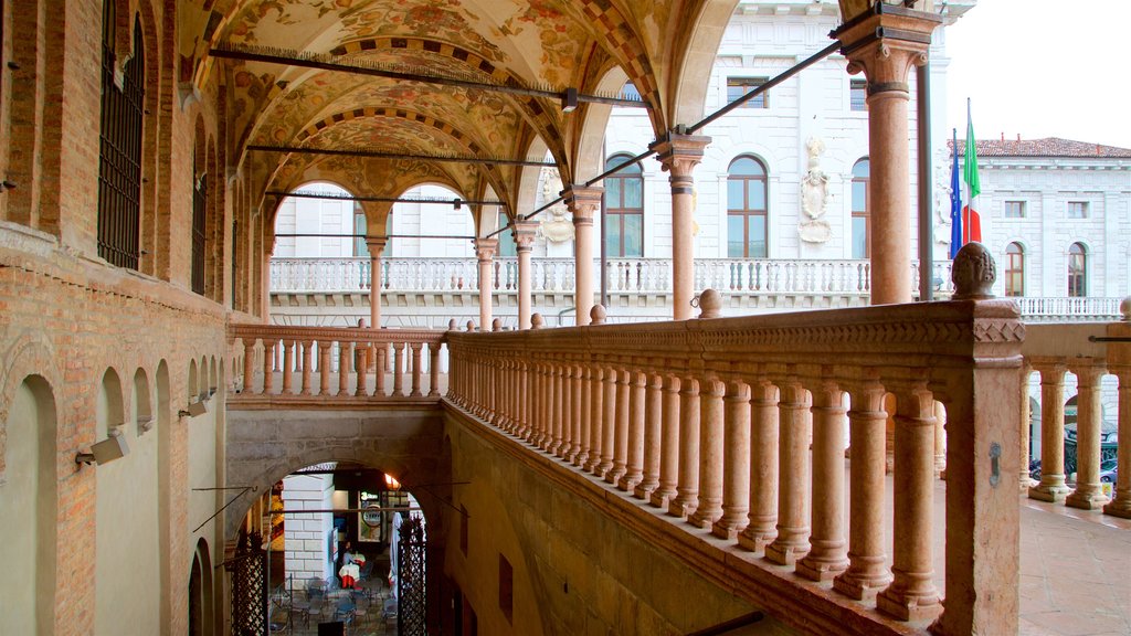 Palazzo della Ragione mostrando elementos patrimoniales