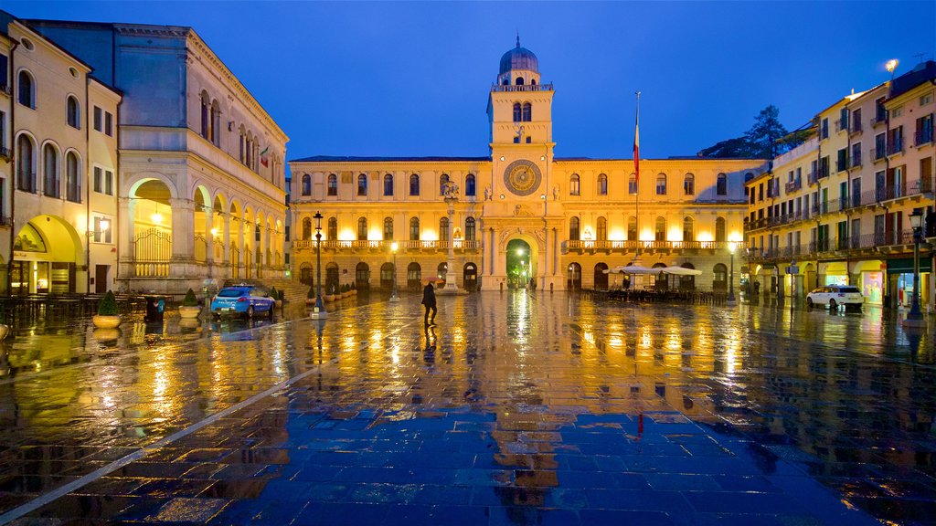 Piazza dei Signori mostrando patrimonio de arquitectura, vistas de paisajes y escenas nocturnas