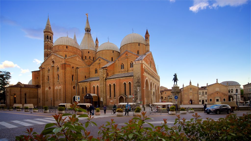 Basilica di Sant\'Antonio da Padova which includes heritage architecture and a sunset