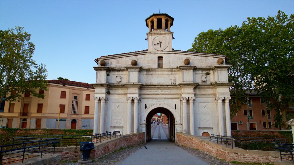 Porta Ognissanti que incluye elementos patrimoniales