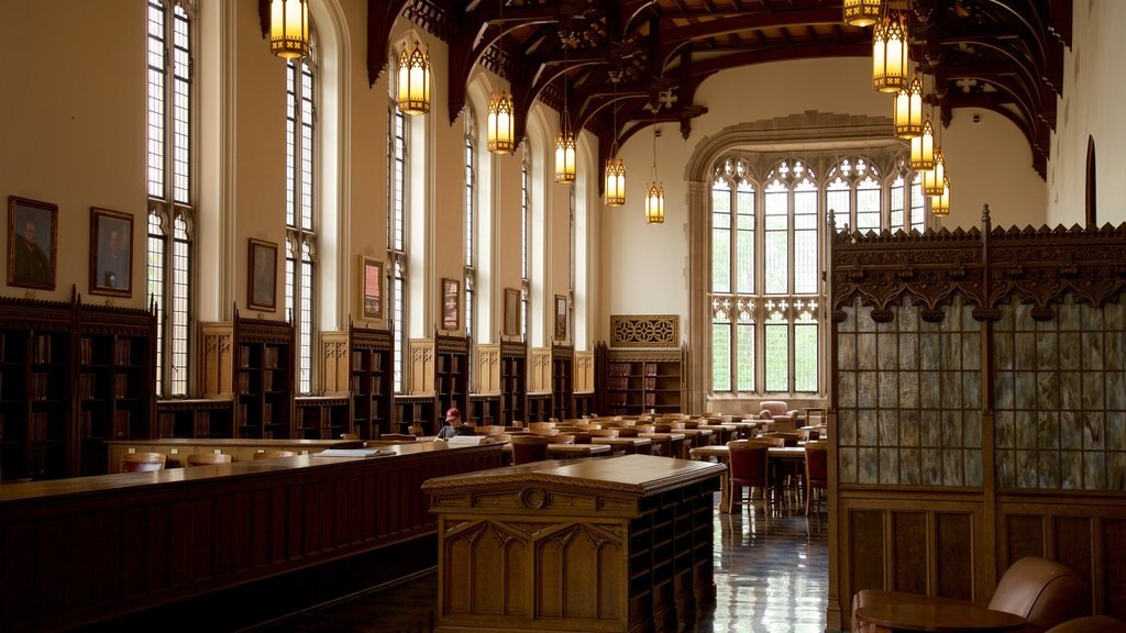 Bizzell Library welches beinhaltet Innenansichten und Geschichtliches