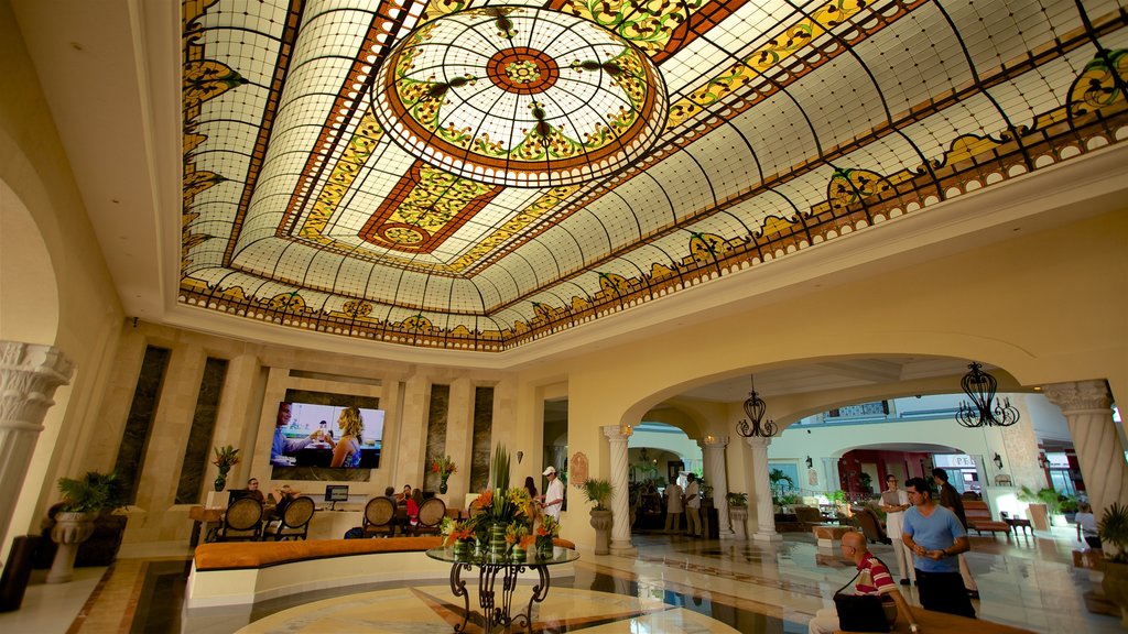 Cancun showing interior views and heritage elements