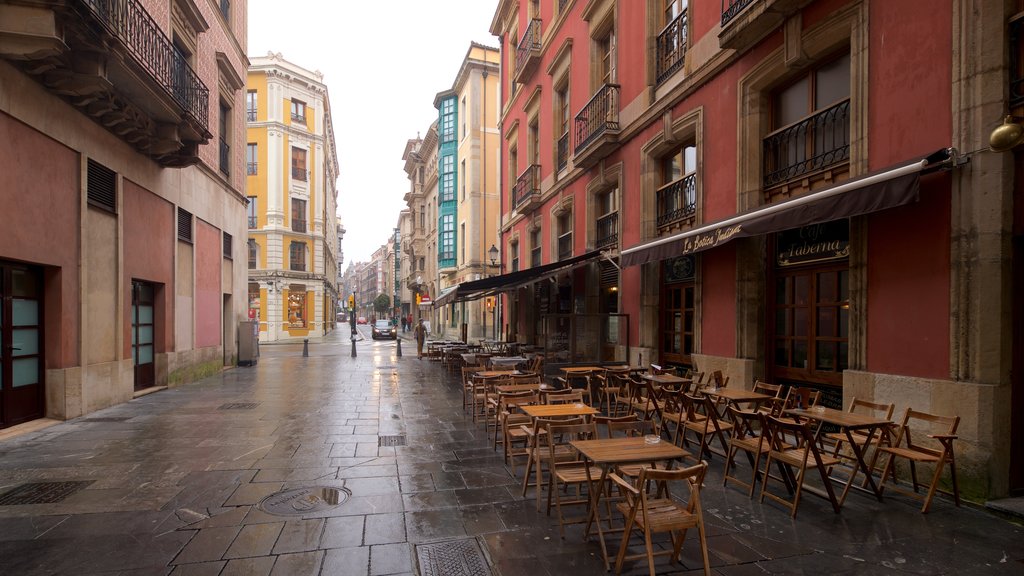 Plaza Mayor which includes heritage elements