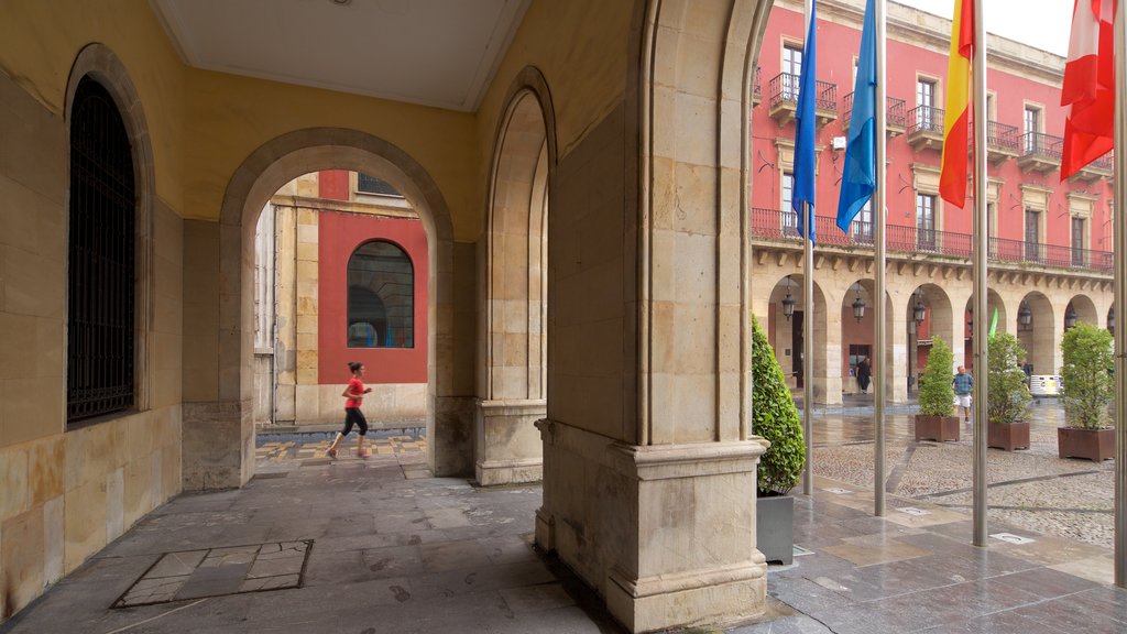 Plaza Mayor ofreciendo elementos del patrimonio