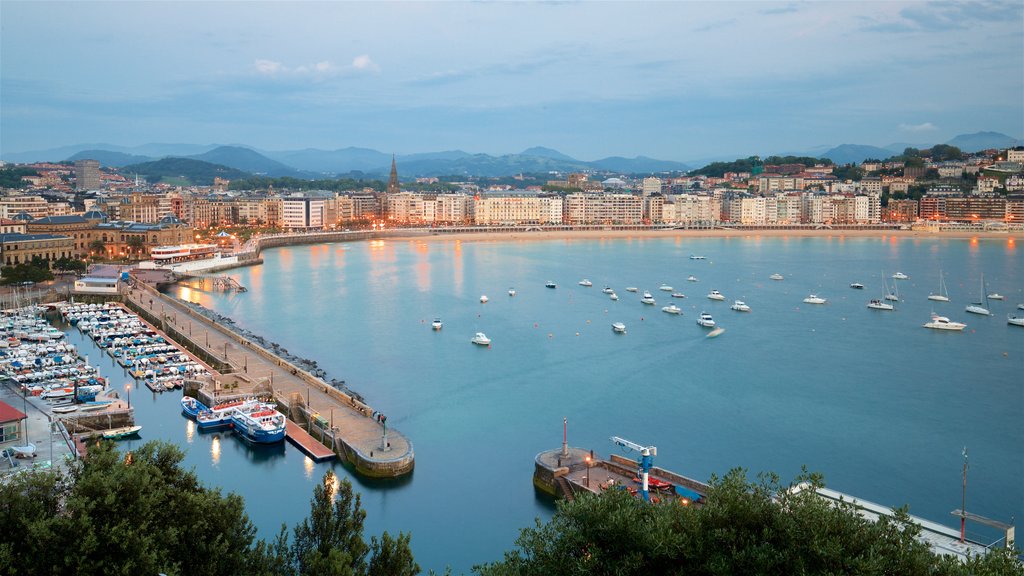 Monte Urgull which includes a bay or harbour, landscape views and a city