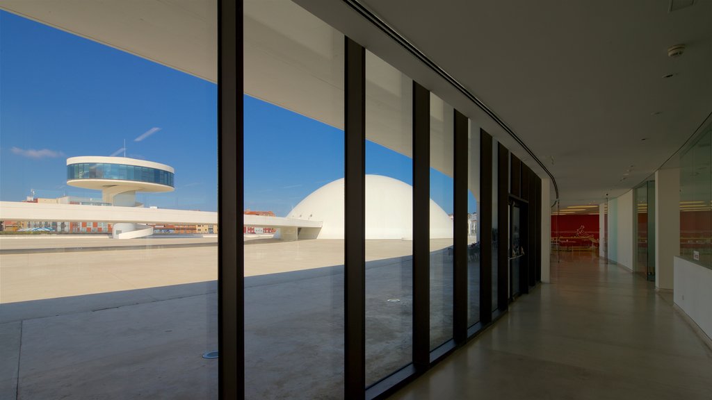 Pusat Budaya Oscar Niemeyer menampilkan pemandangan interior dan arsitektur modern