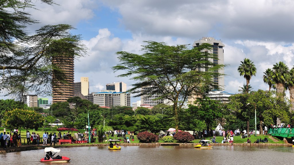 Nairobi caracterizando um lago ou charco, uma cidade e um edifício