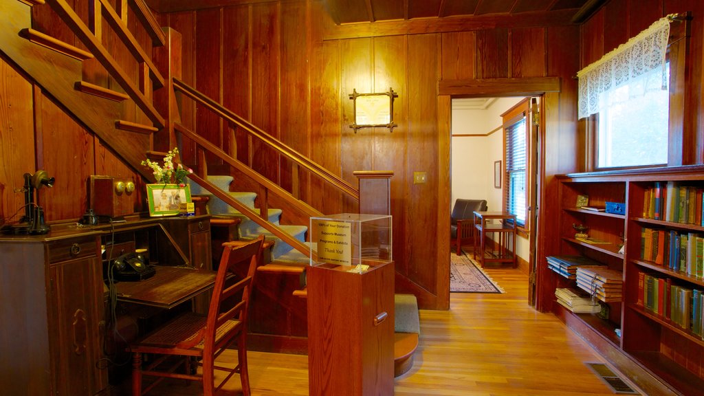 Los Altos History Museum showing interior views