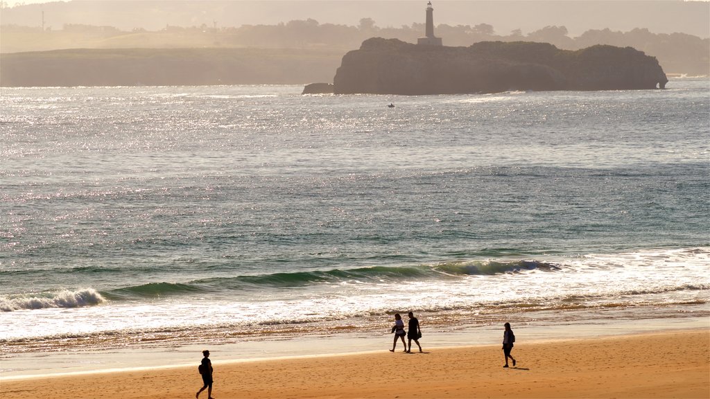 Praia Camello que inclui um farol, imagens da ilha e paisagens litorâneas