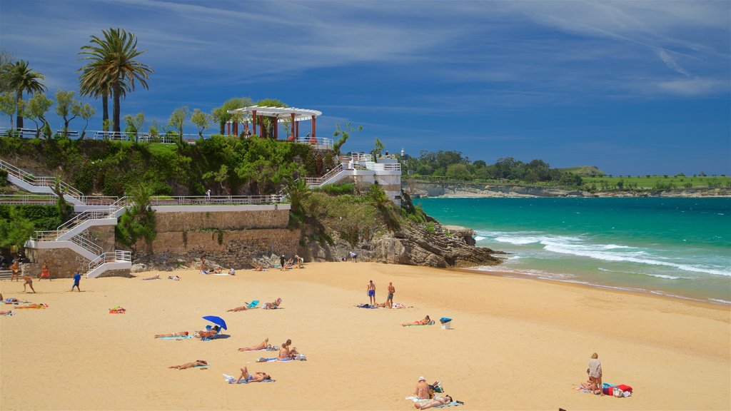 Jardins de Piquío mettant en vedette côte escarpée, plage de sable et vues littorales