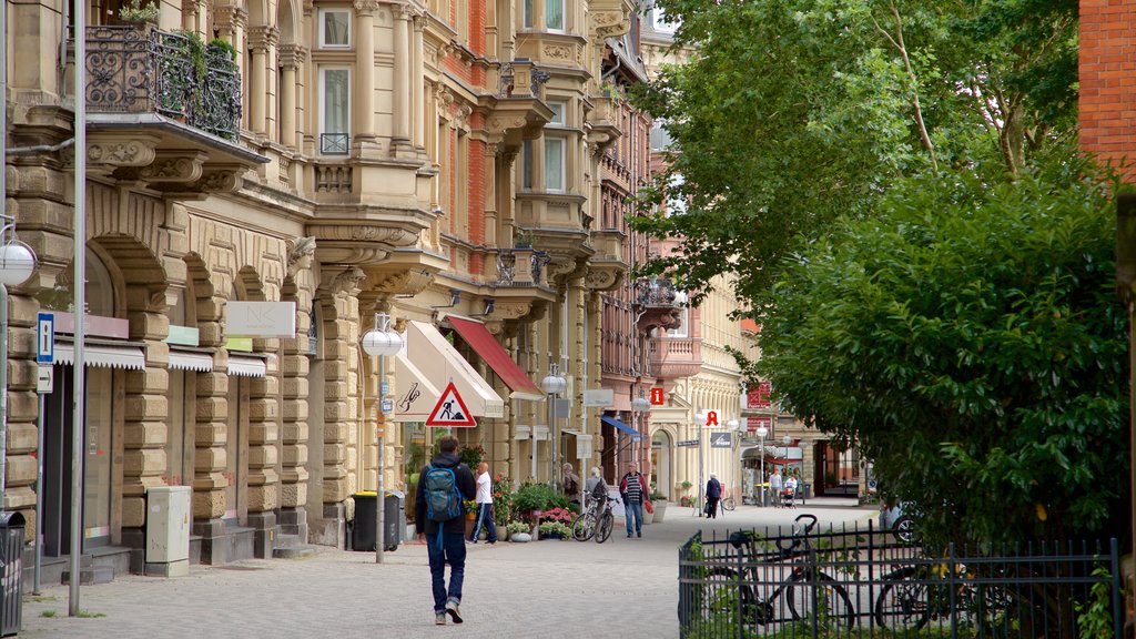 Eltville am Rhein showing street scenes, a city and heritage elements