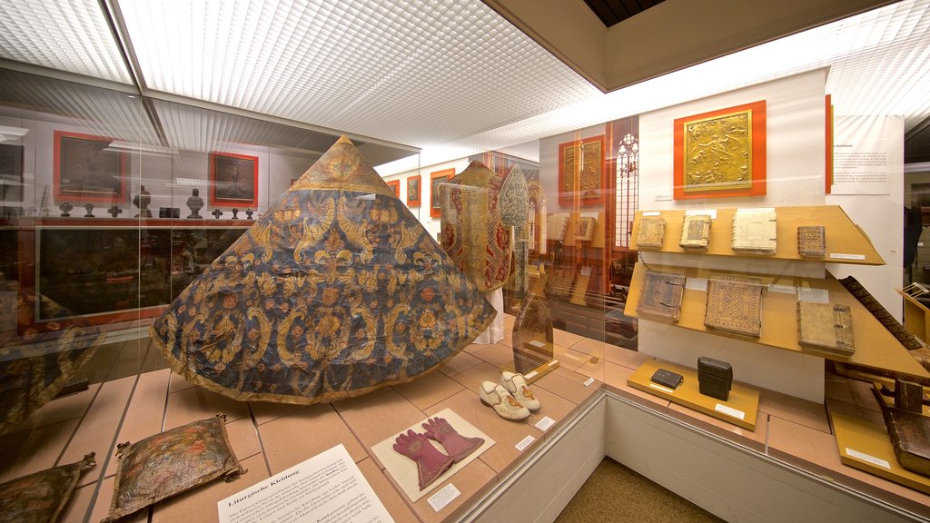 Musée allemand du cuir qui includes scènes intérieures