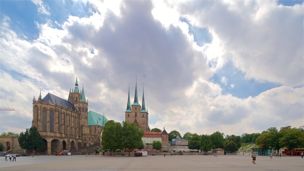 Erfurt Cathedral showing a church or cathedral, a square or plaza and heritage architecture