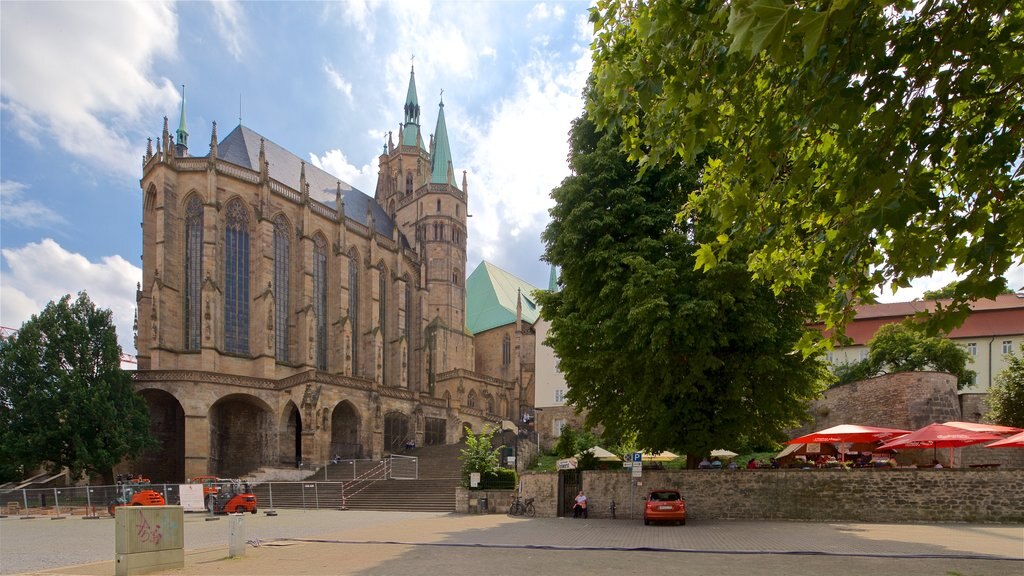 Catedral de Erfurt mostrando arquitectura patrimonial y una iglesia o catedral