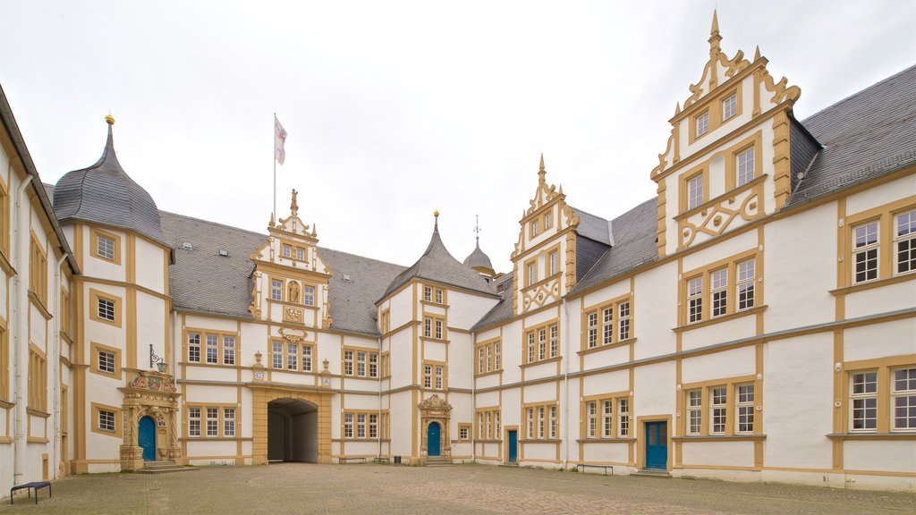 Castillo Neuhaus mostrando patrimonio de arquitectura