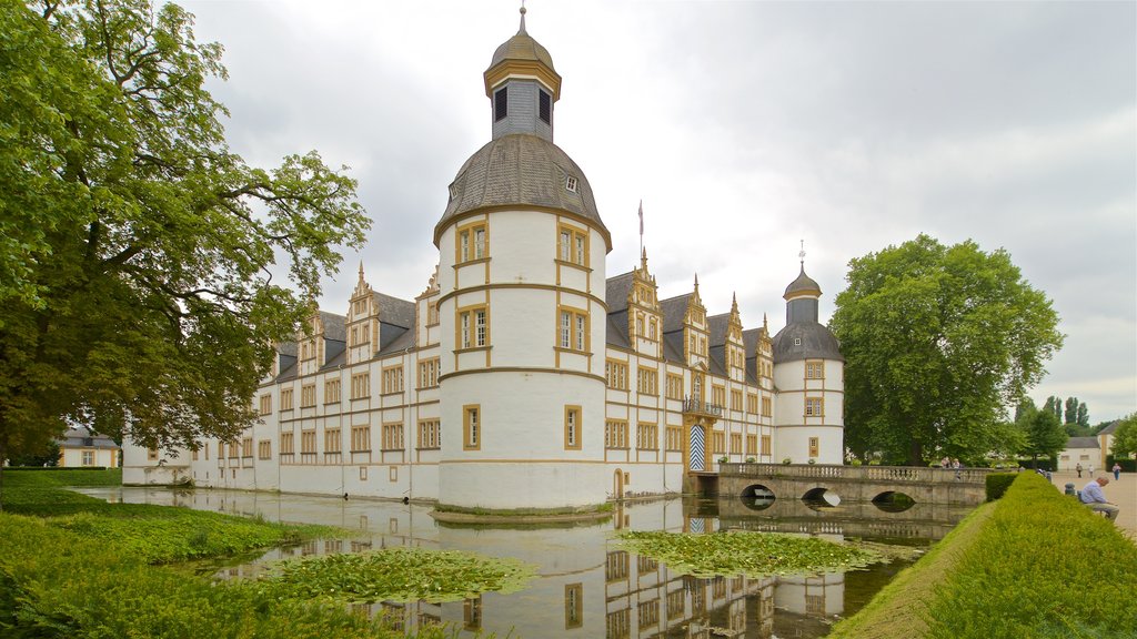 Neuhaus Castle showing a bridge, heritage architecture and a castle