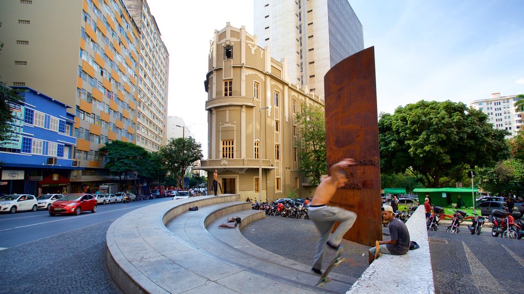 Museum Inimá de Paula showing a city and heritage architecture