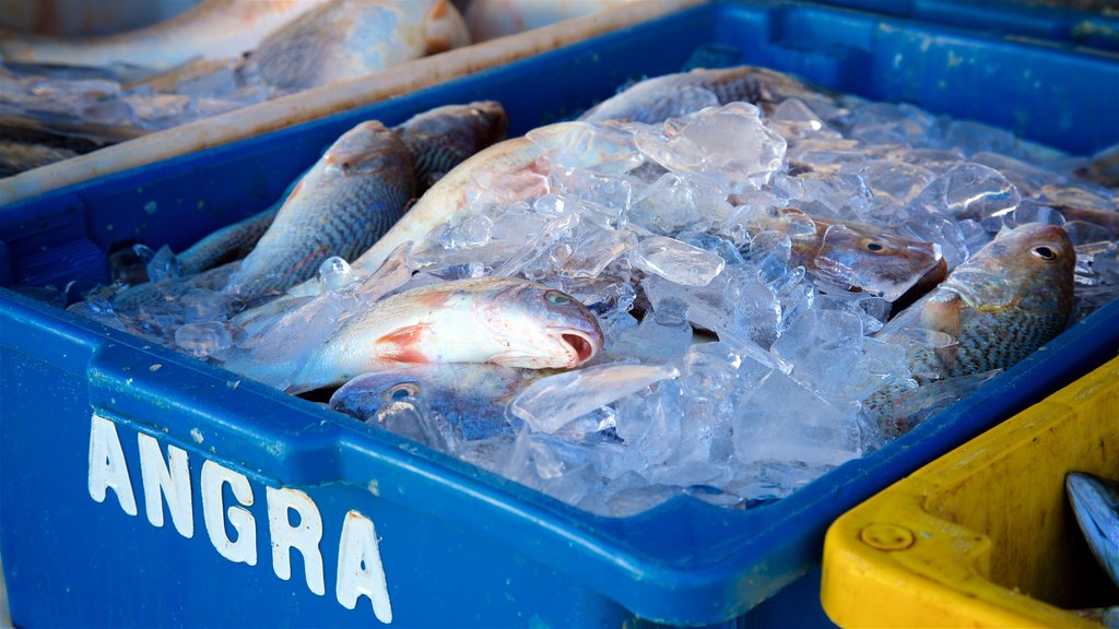 Puerto de Angra dos Reis ofreciendo mercados y comida