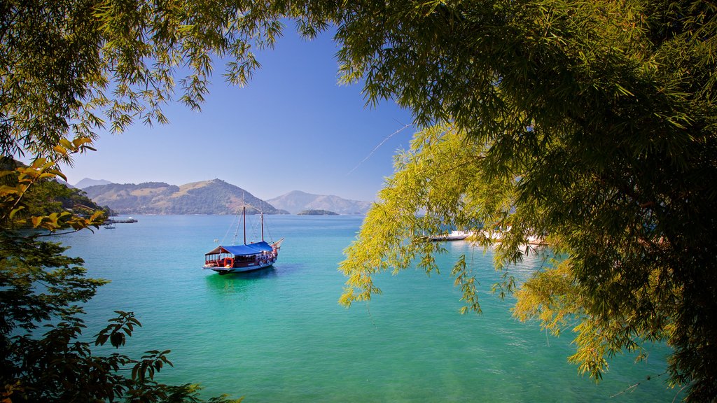 Angra dos Reis featuring yleiset rantanäkymät, veneily ja trooppiset näkymät