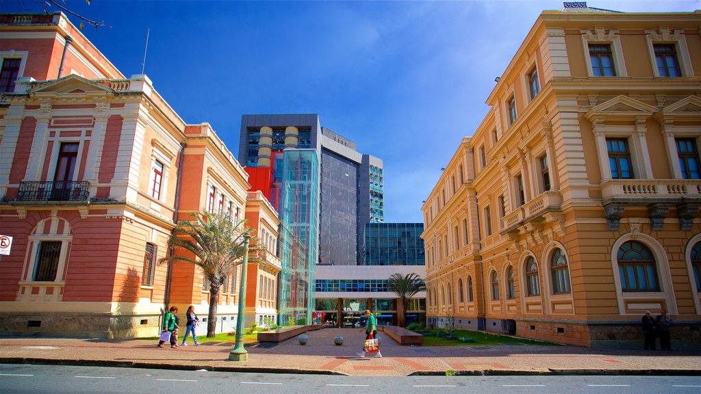 Museo Minero ofreciendo elementos del patrimonio y una ciudad