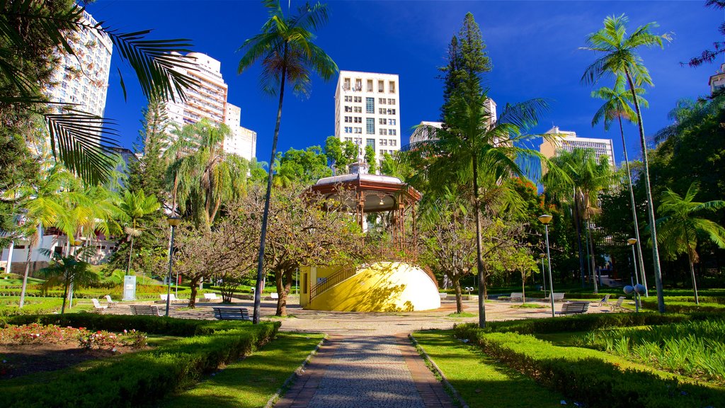 Parque Municipal Américo Renné Giannetti caracterizando uma cidade e um parque